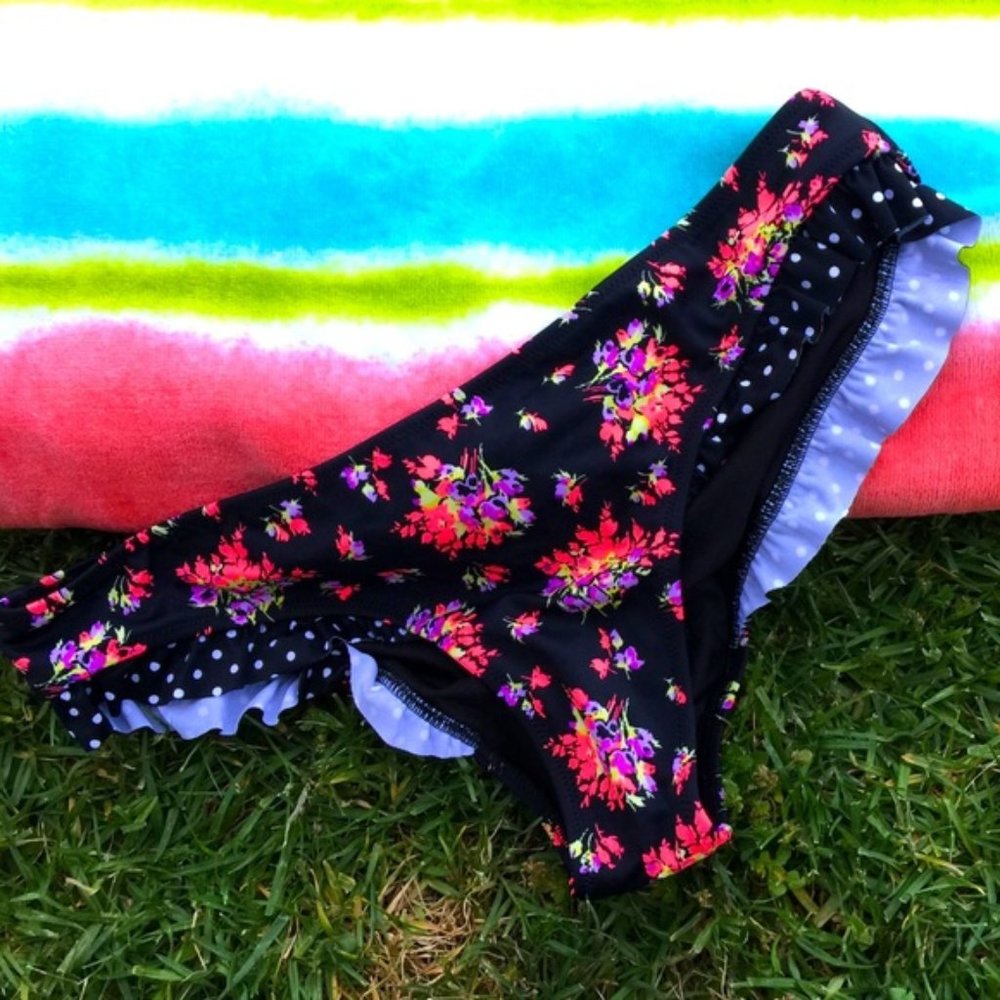 No longer created!!!! VS cheeky swim bottoms cheekini